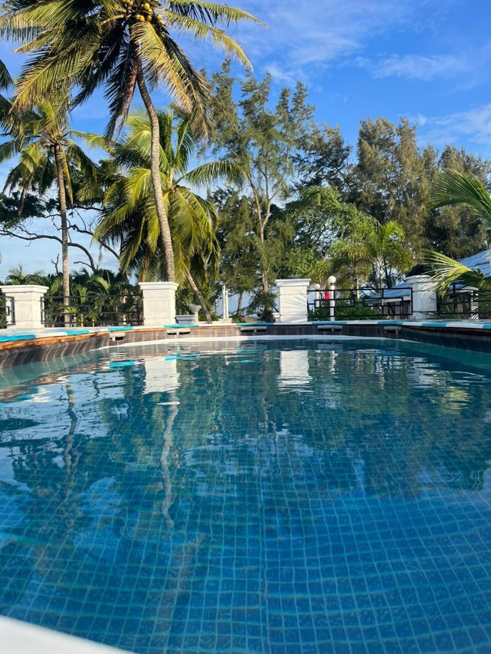 Ceylonta Beach Resort And Spa Hambantota Exterior foto