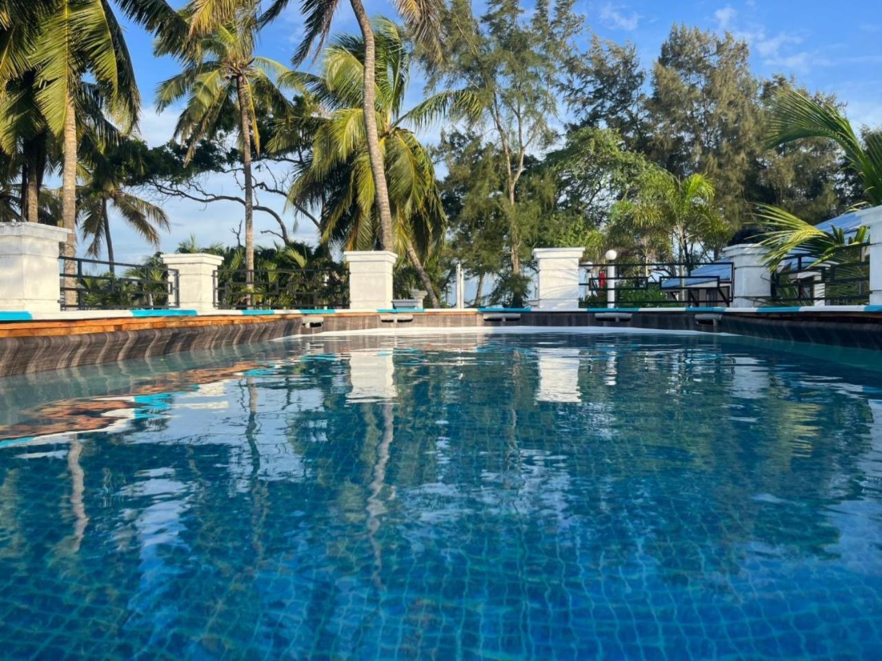 Ceylonta Beach Resort And Spa Hambantota Exterior foto